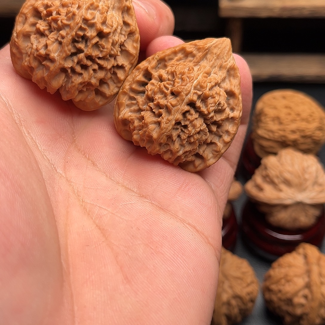 西***狼吊坠文玩核桃文玩核桃文玩核桃的