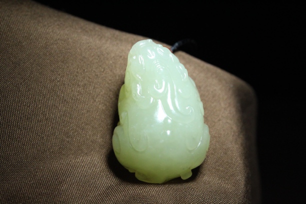 天然和田玉黄玉仿古神兽貔貅仿古瑞兽尺寸24.5×36×20mm重量25.8g