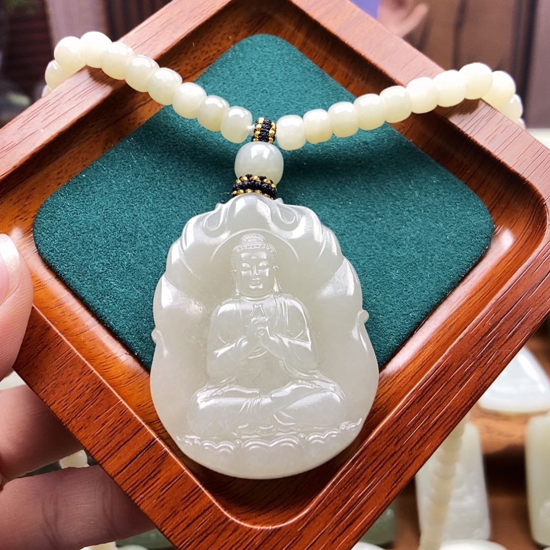 颈饰未镶嵌和田玉