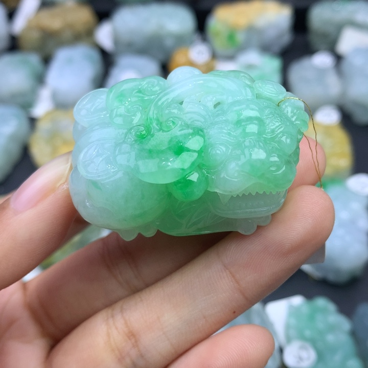 翡翠颈饰未镶嵌燕天然缅甸翡翠