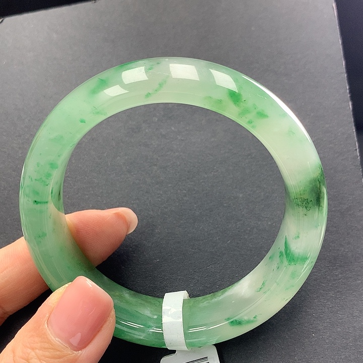 石英质玉手镯未镶嵌志**子