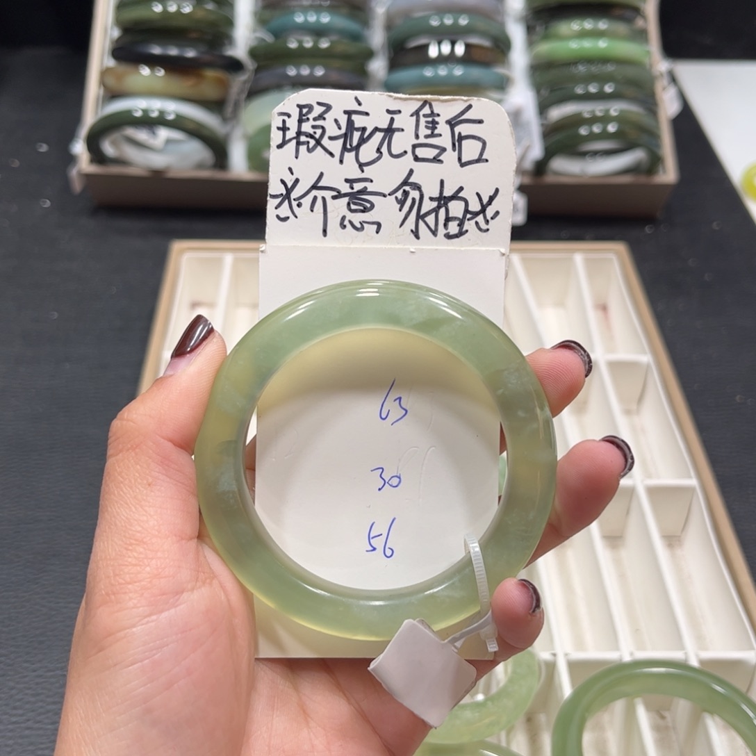 一***蝶蛇纹石玉未镶嵌手镯