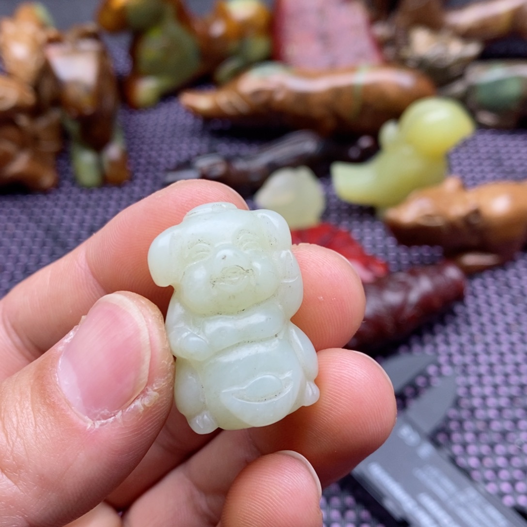 蛇纹石玉颈饰足银镀金镶嵌