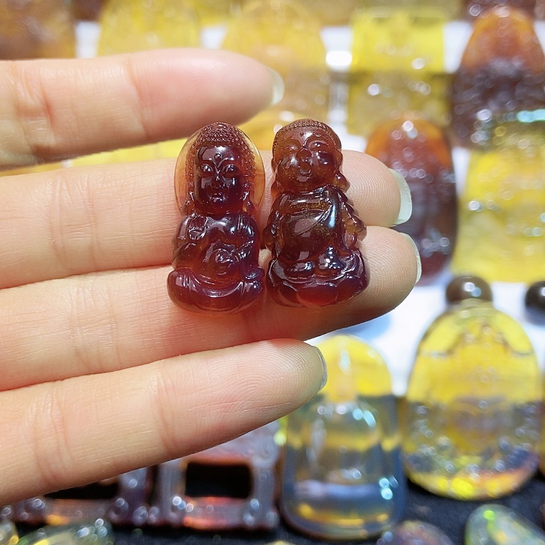 琥珀颈饰未镶嵌佛