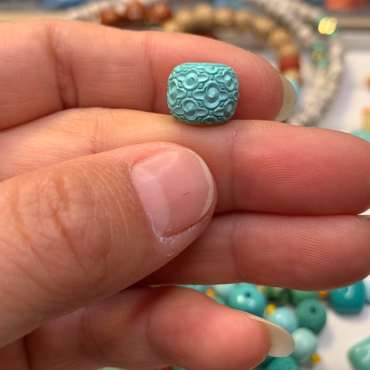 绿松石未镶嵌颈饰