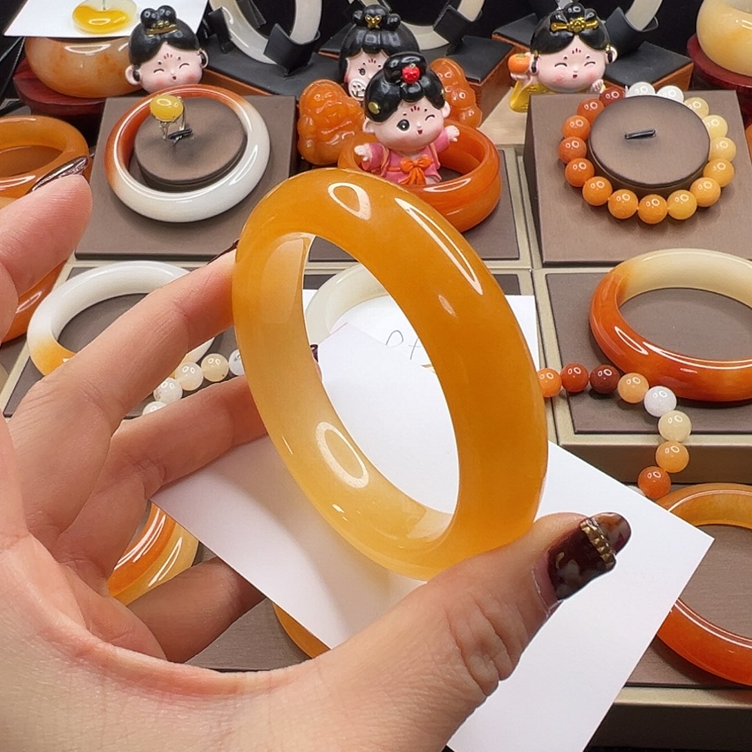 石英质玉（黄龙玉）未镶嵌手镯沙眼