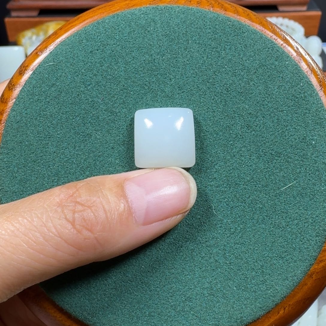 和田玉颈饰未镶嵌西**关