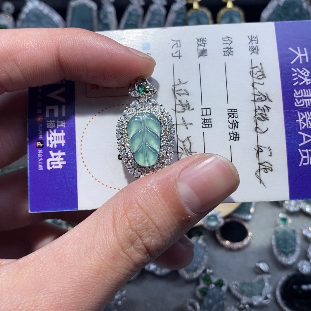 翡翠颈饰未镶嵌翡翠