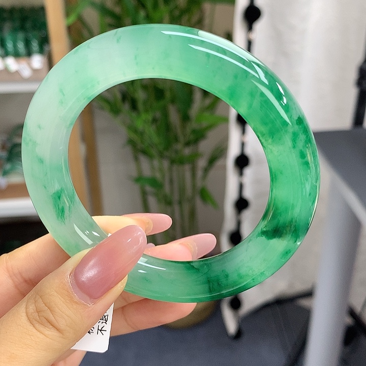 未镶嵌手镯石英质玉