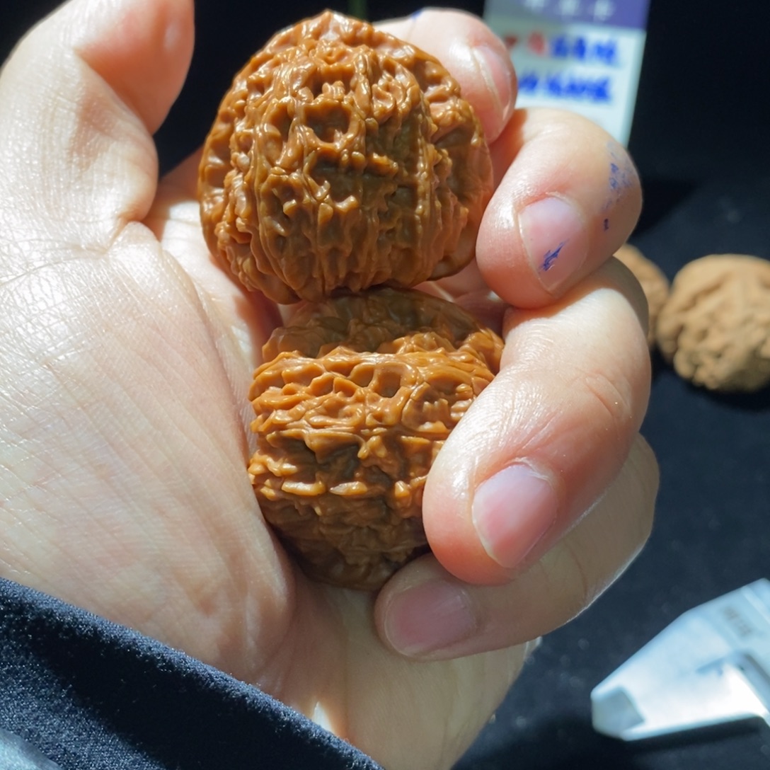 文玩核桃吊坠白狮子
