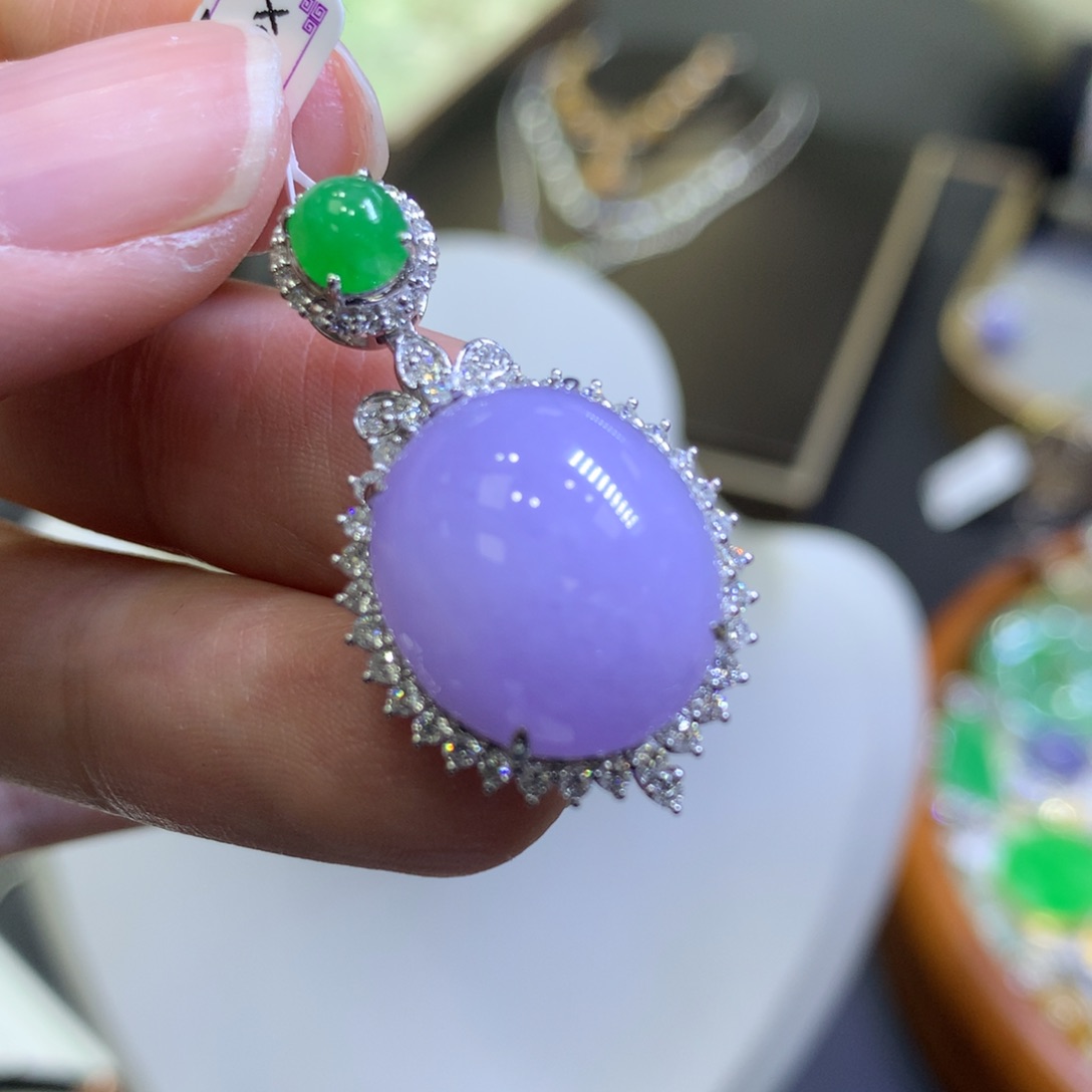 翡翠颈饰18K金镶嵌翡翠吊坠项链