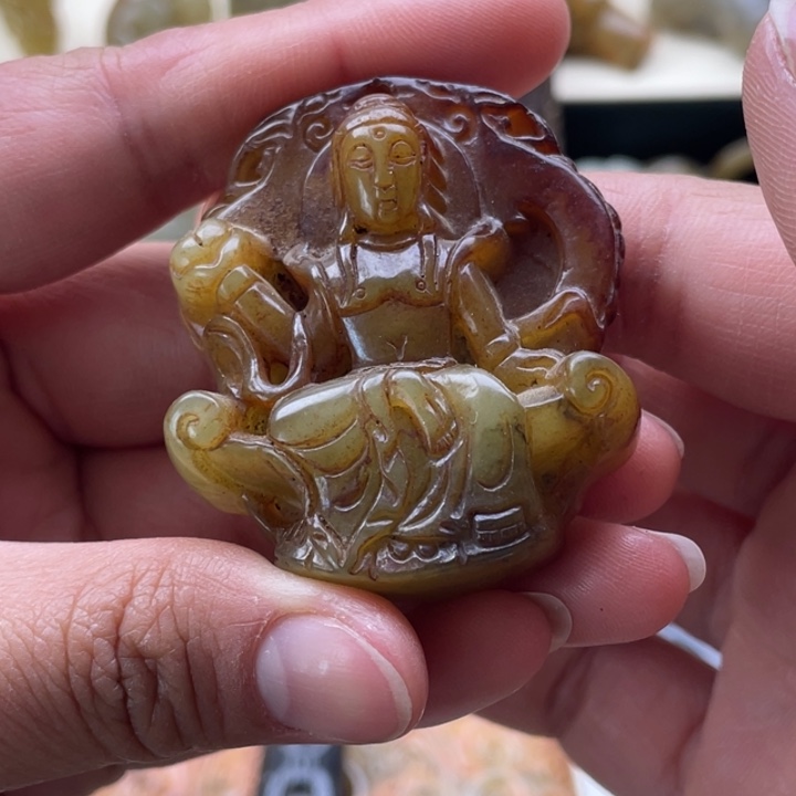 蛇纹石玉未镶嵌颈饰