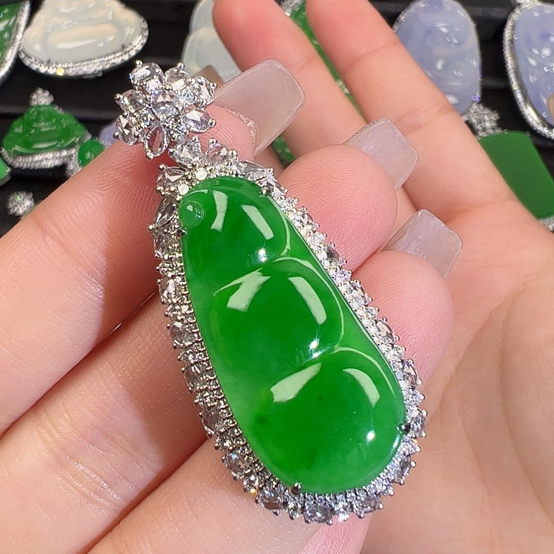 翡翠颈饰18K金镶嵌福豆