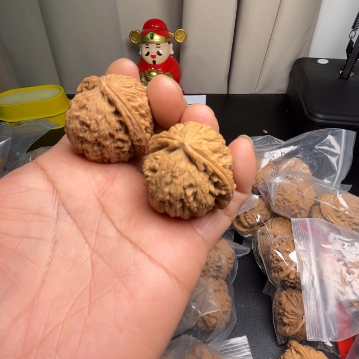 S***³桃核吊坠白狮子37