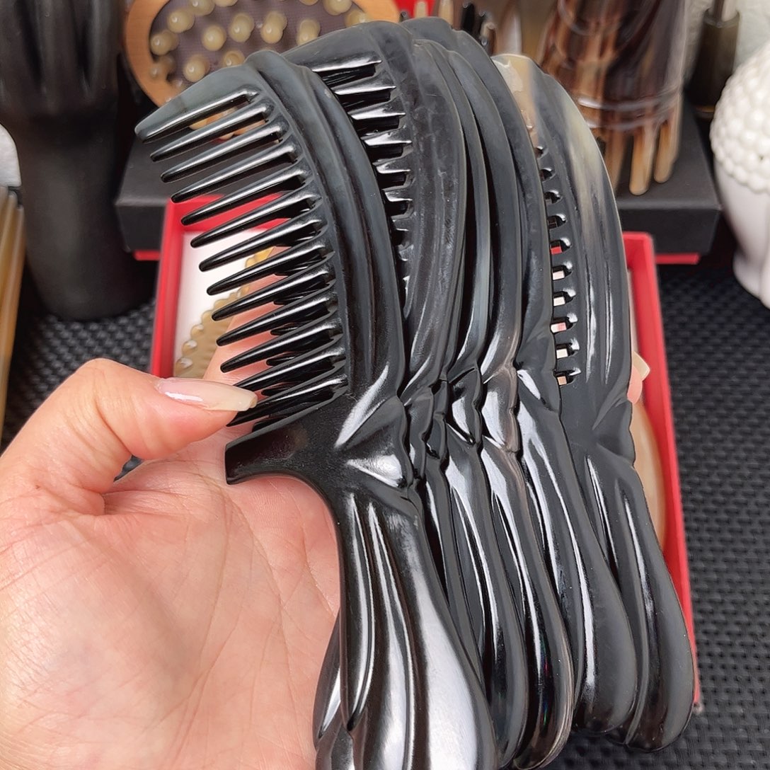 纯手工制作纯牛角梳子