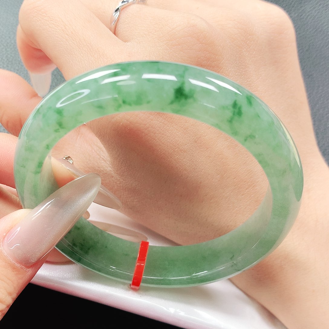 翡翠手镯未镶嵌58圈