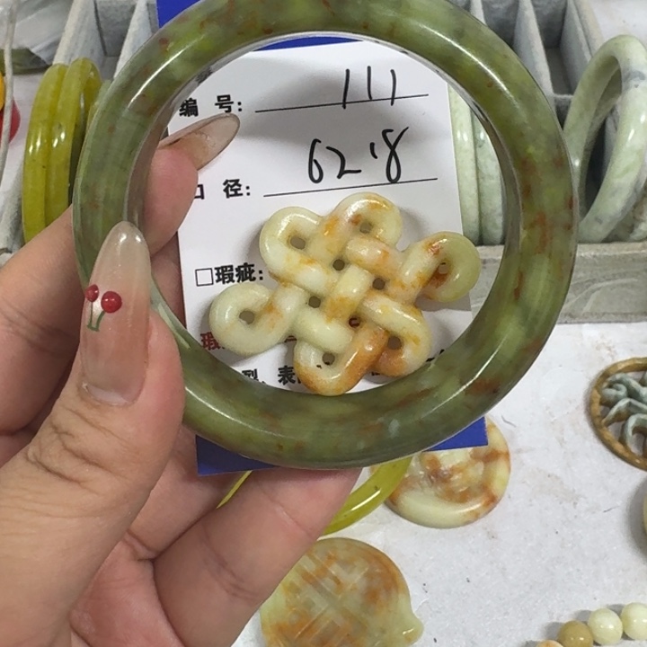 蛇纹石玉未镶嵌手镯