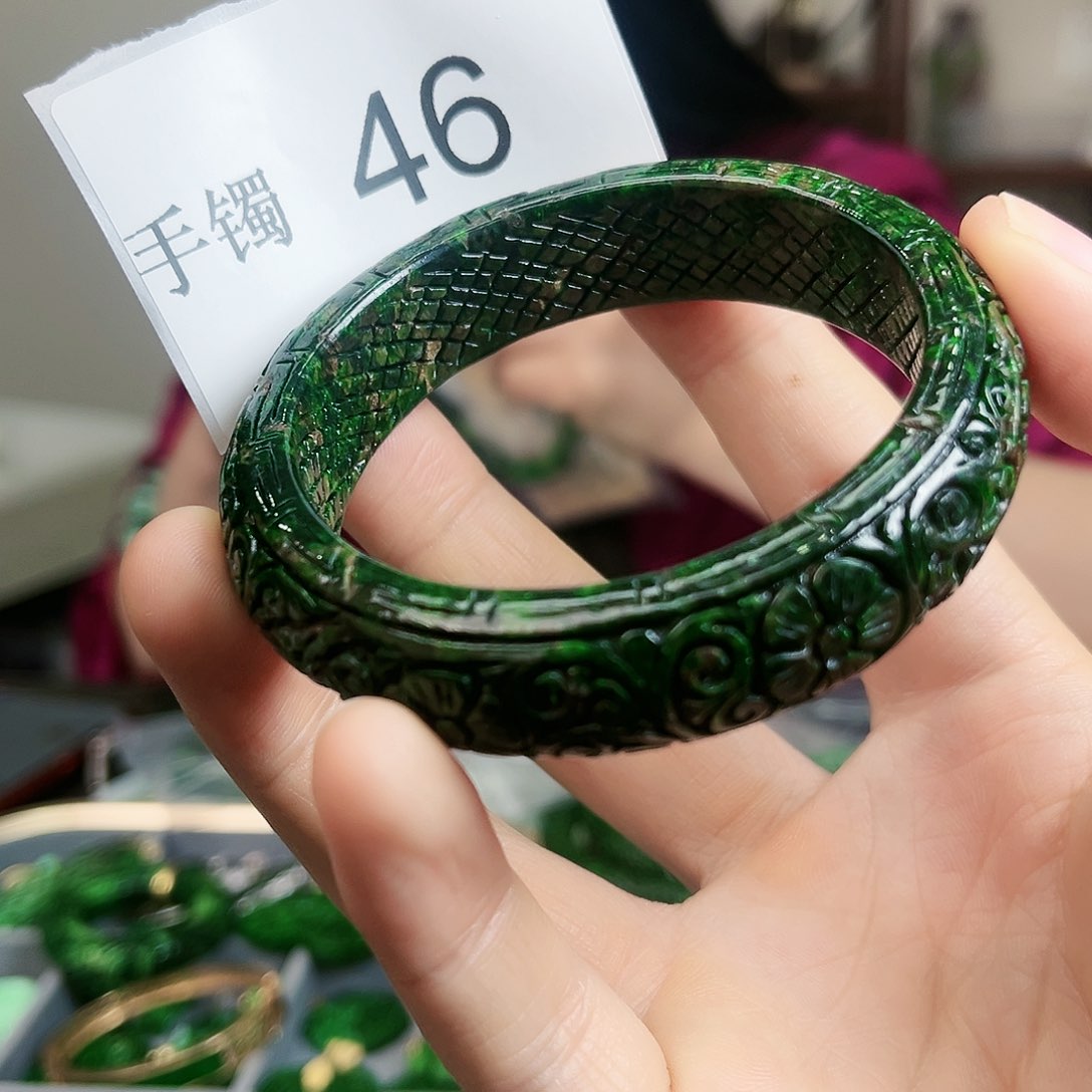 翡翠手镯未镶嵌手镯58.8