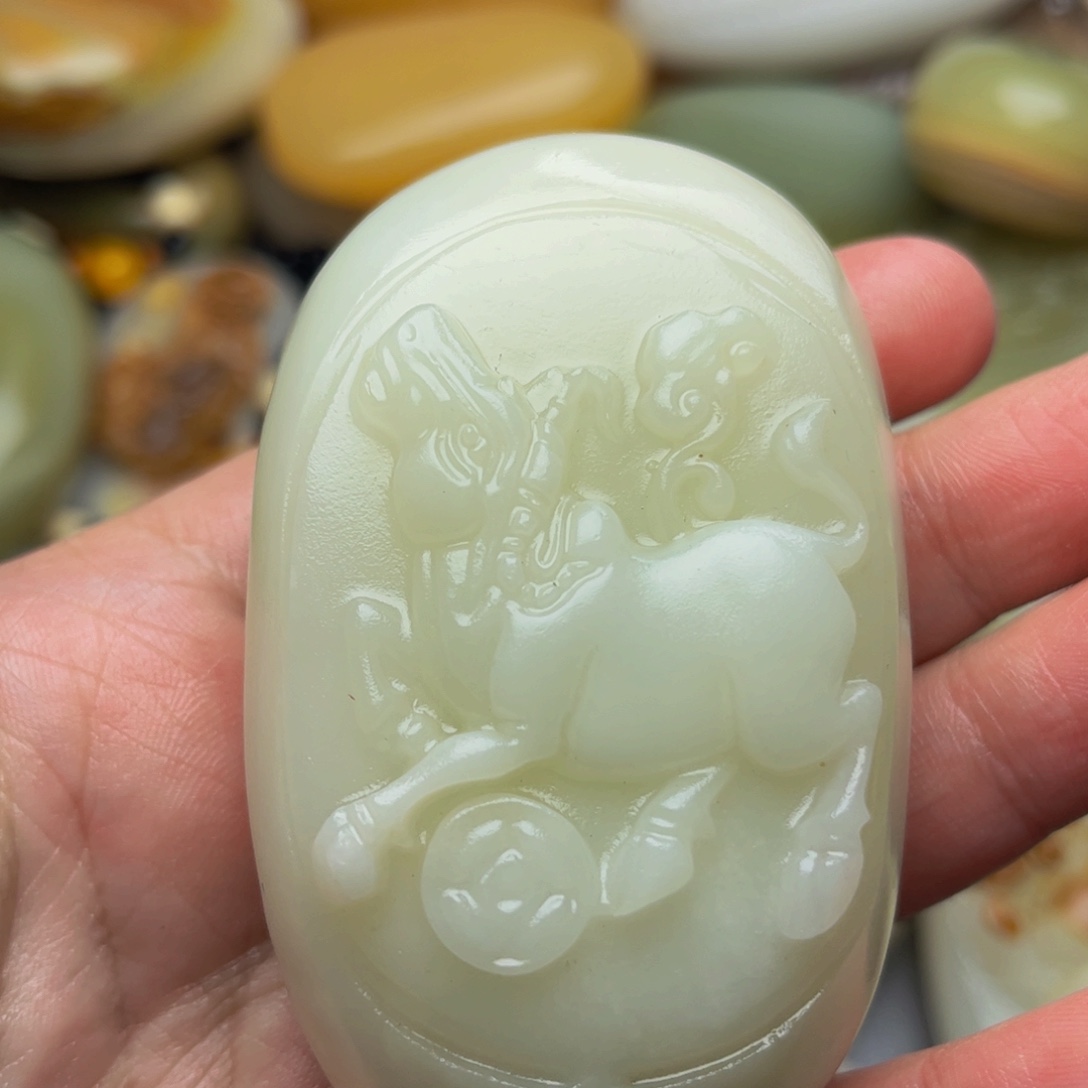 石材方解石手把件牛