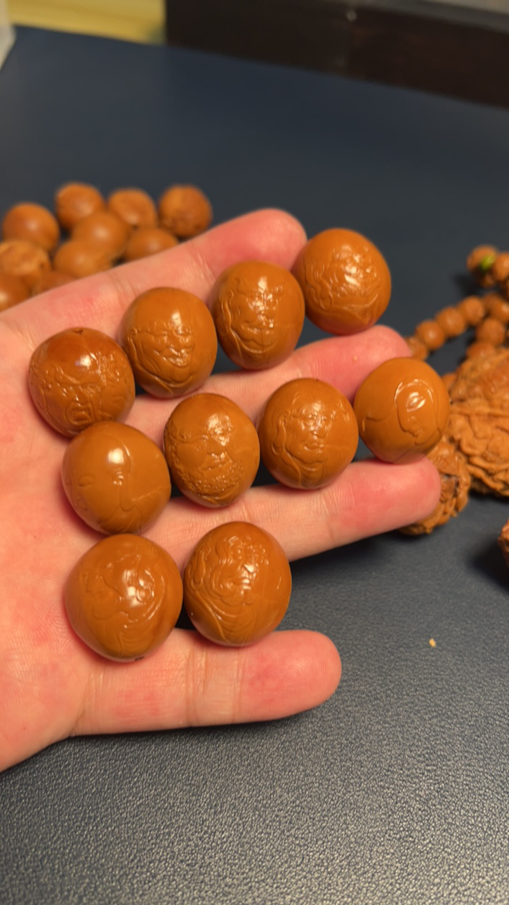 纯手工橄榄核雕刻