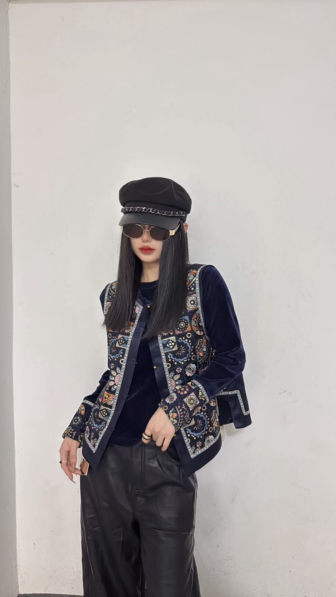 满身工艺刺绣宴会款奢华中式盘扣马甲2025秋季新款圆领女马夹坎肩