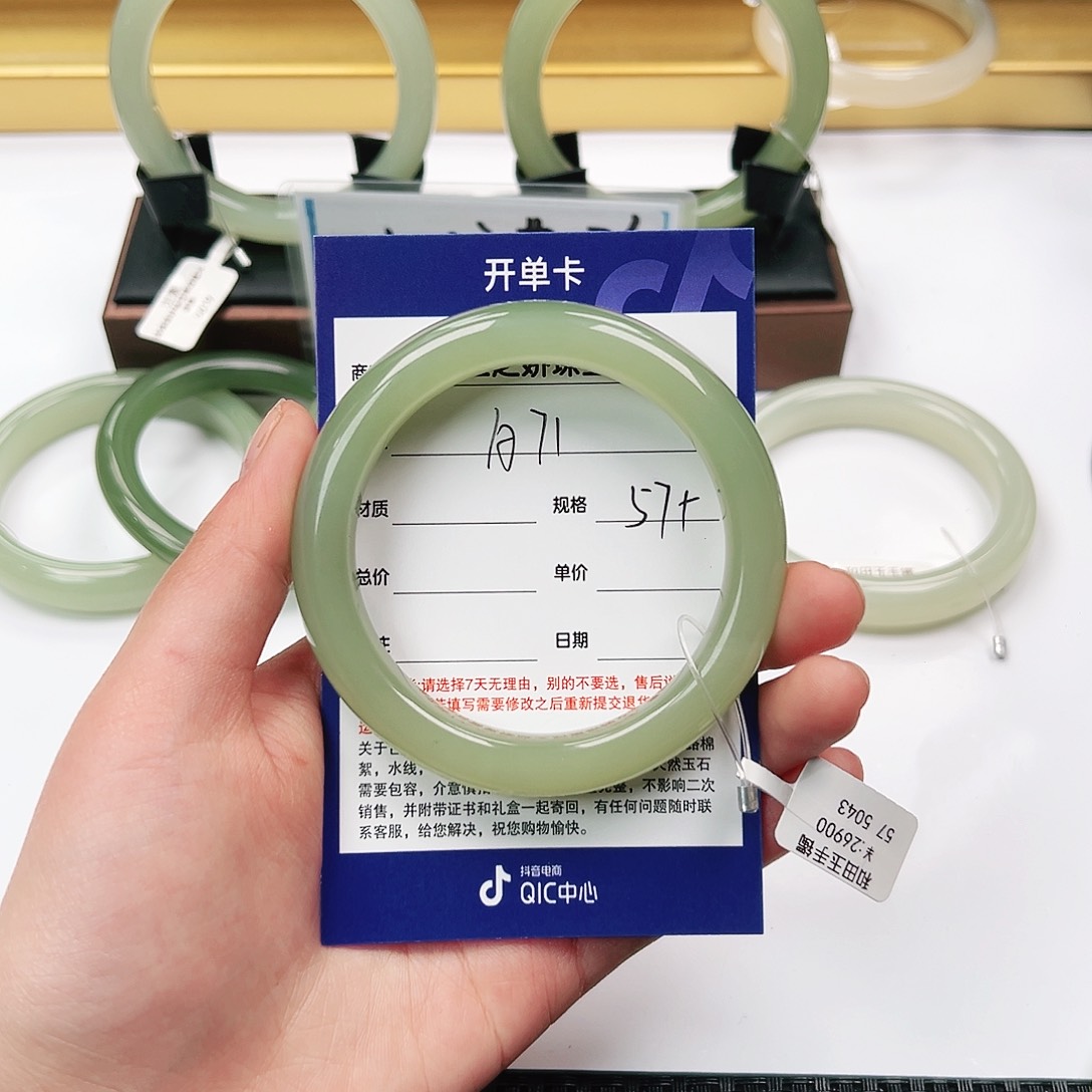 和田玉手镯未镶嵌