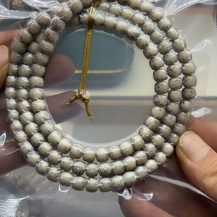 手串星月菩提H11。       