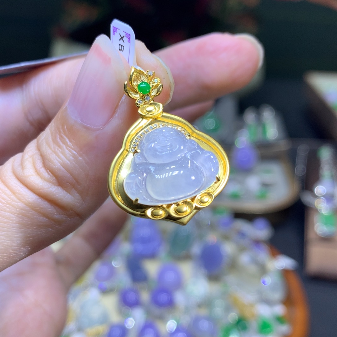 颈饰18K金镶嵌翡翠