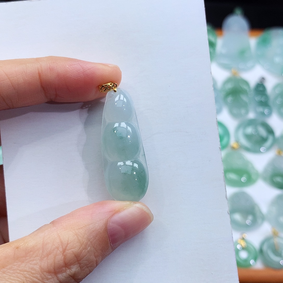 颈饰18K金镶嵌翡翠翡翠吊坠