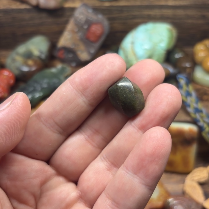 岫岩河磨玉（透闪石质玉）未镶嵌颈饰