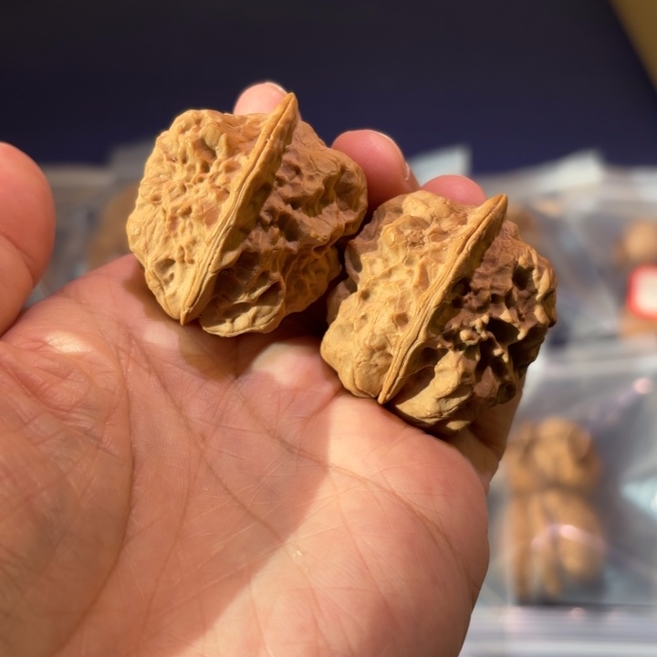 吊坠文玩核桃裂空爪