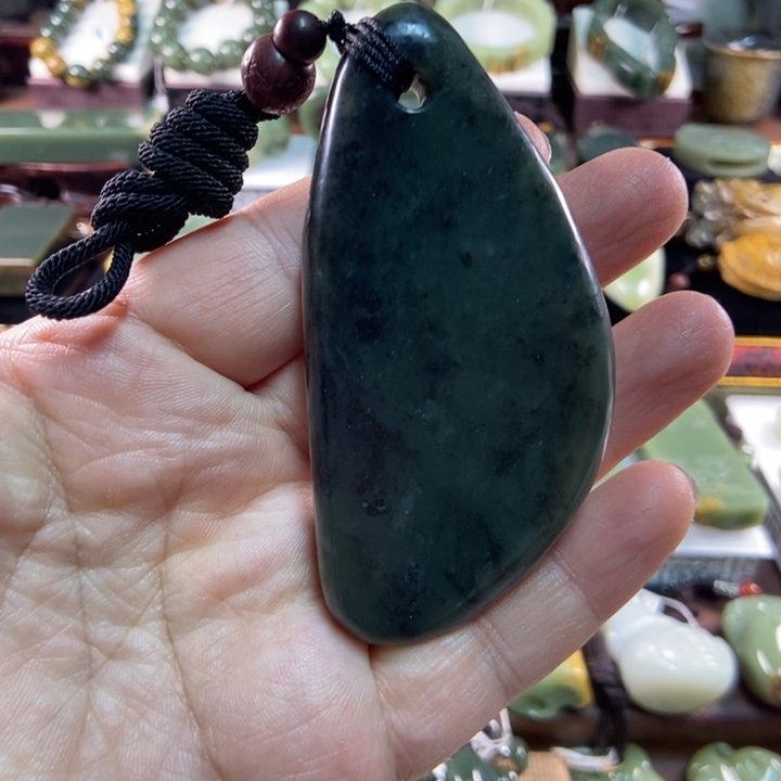 未镶嵌透闪石质玉把件