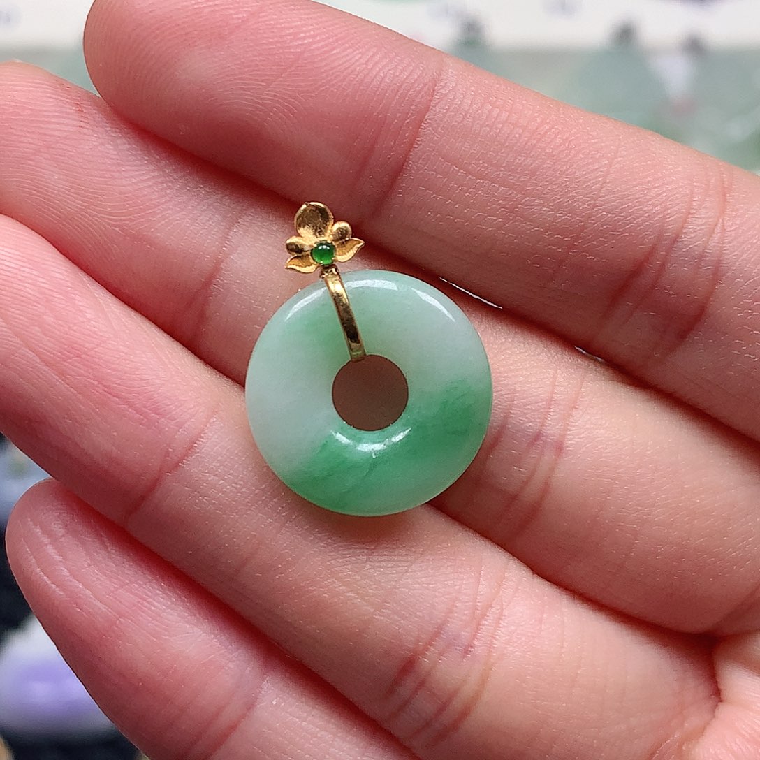 颈饰18K金镶嵌翡翠翡翠吊坠