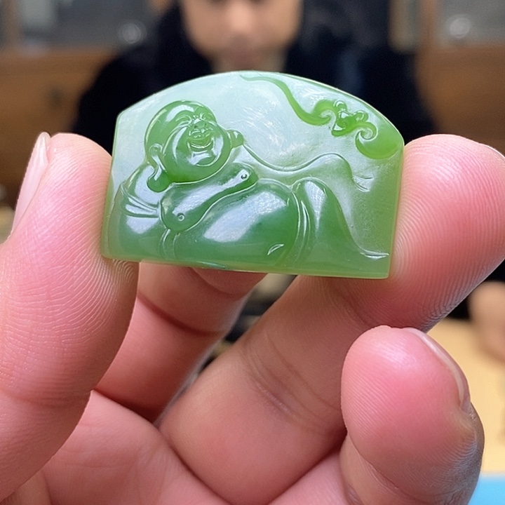 和田玉（糖玉）颈饰未镶嵌碧玉弥勒佛