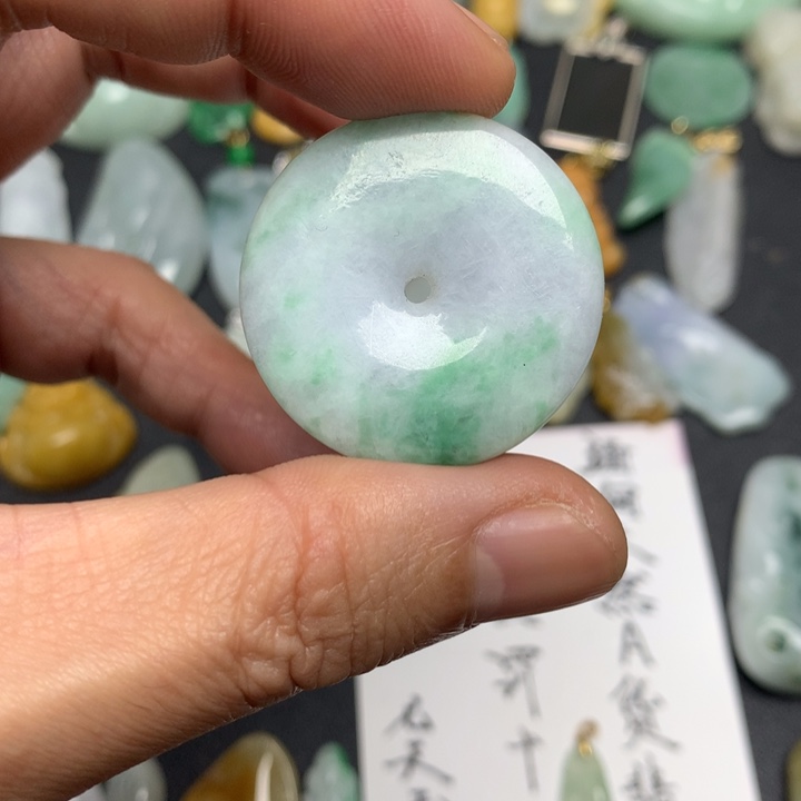 翡翠未镶嵌颈饰天然A货翡翠