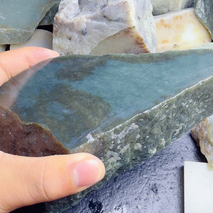 和田玉（糖玉）未镶嵌珠宝奇石