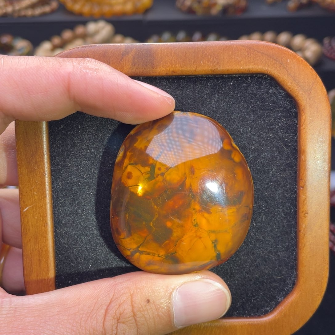 琥珀未镶嵌颈饰蛋黄溶洞蜜