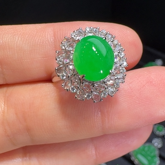 18K金镶嵌戒指翡翠