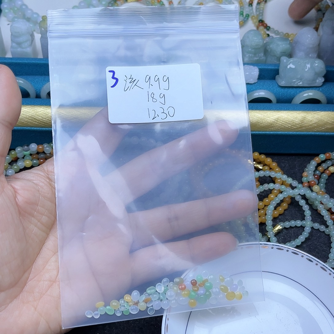 翡翠未镶嵌颈饰不退