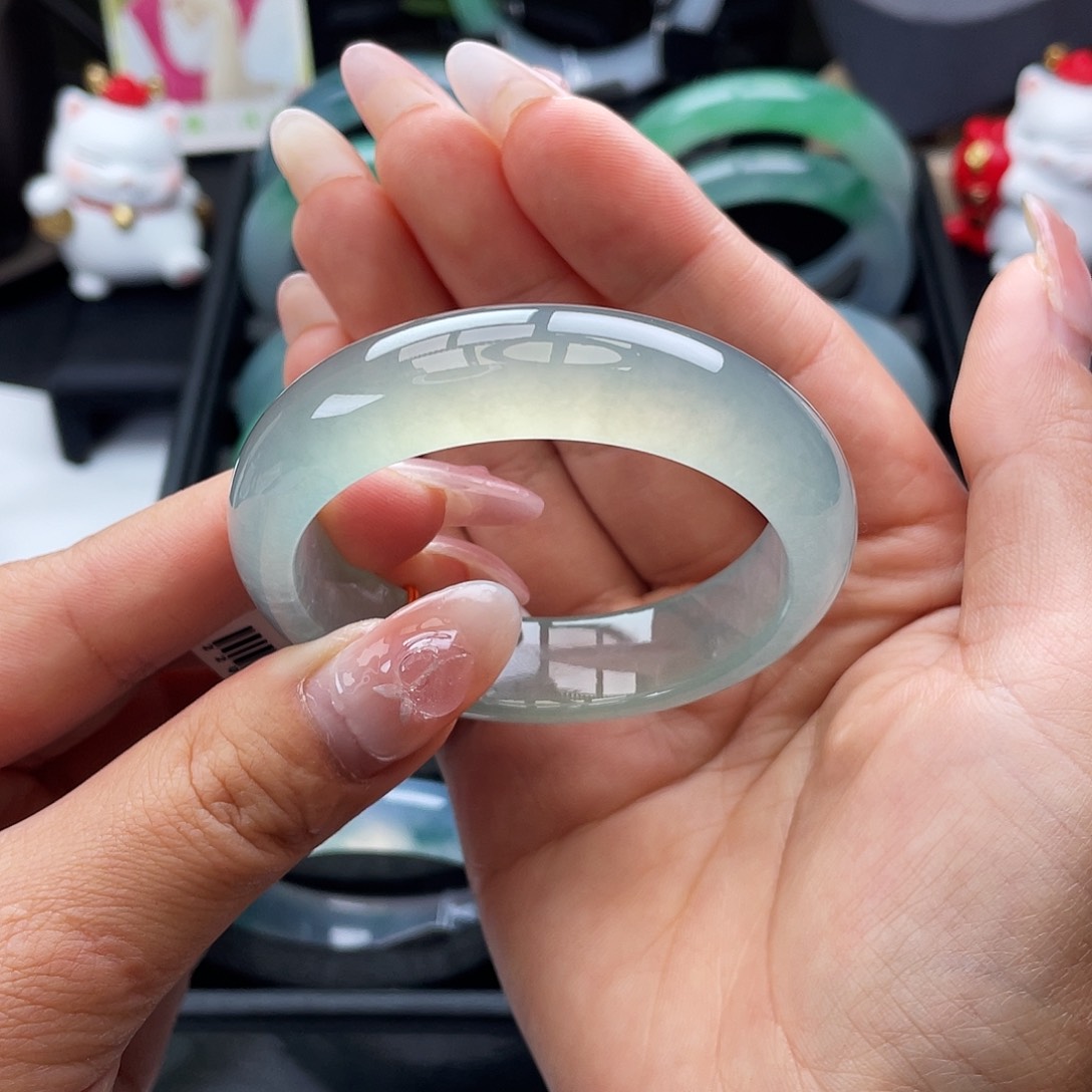 翡翠手镯未镶嵌50高冰晴蓝底色轮胎，截图询价