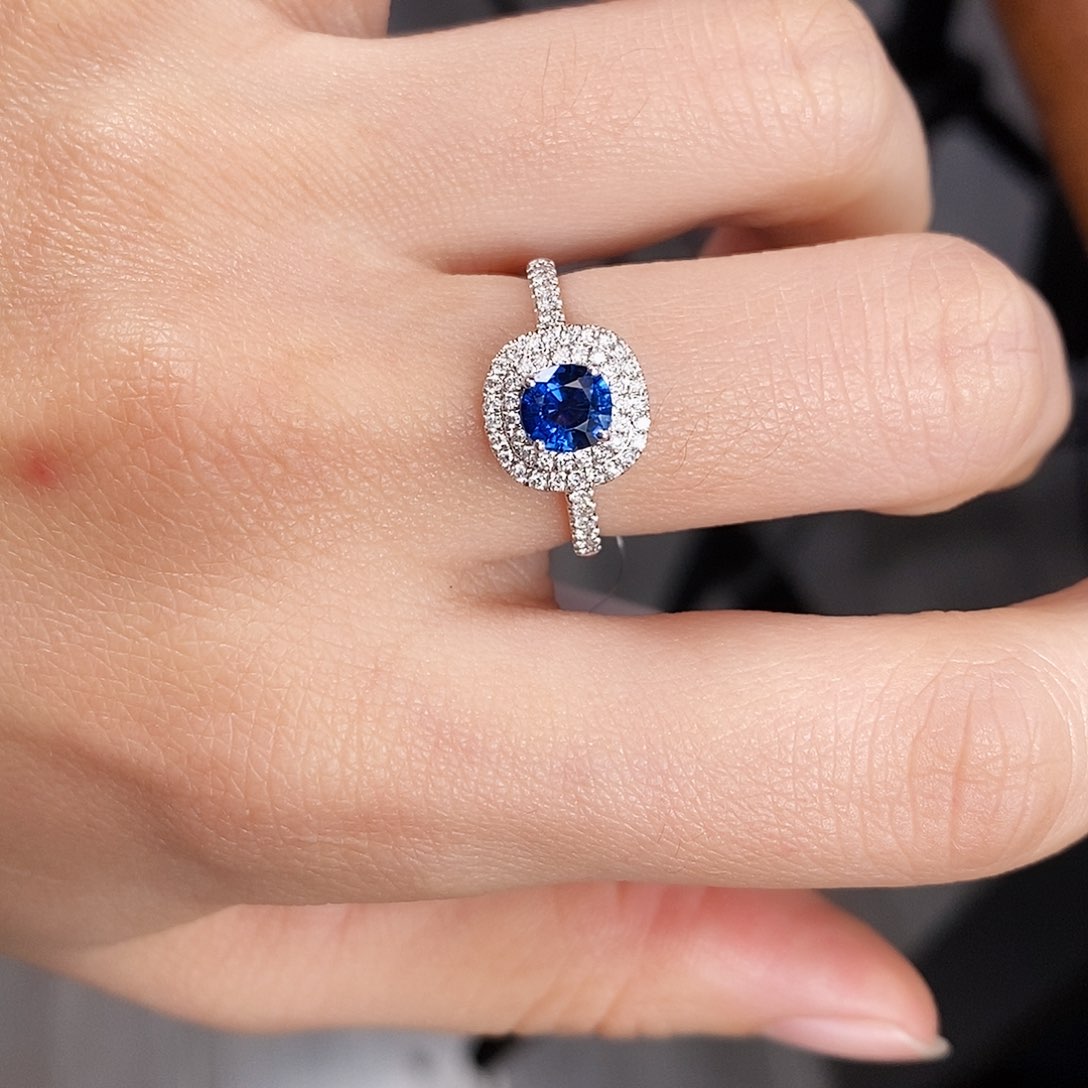 蓝宝石戒指18K金镶嵌66分