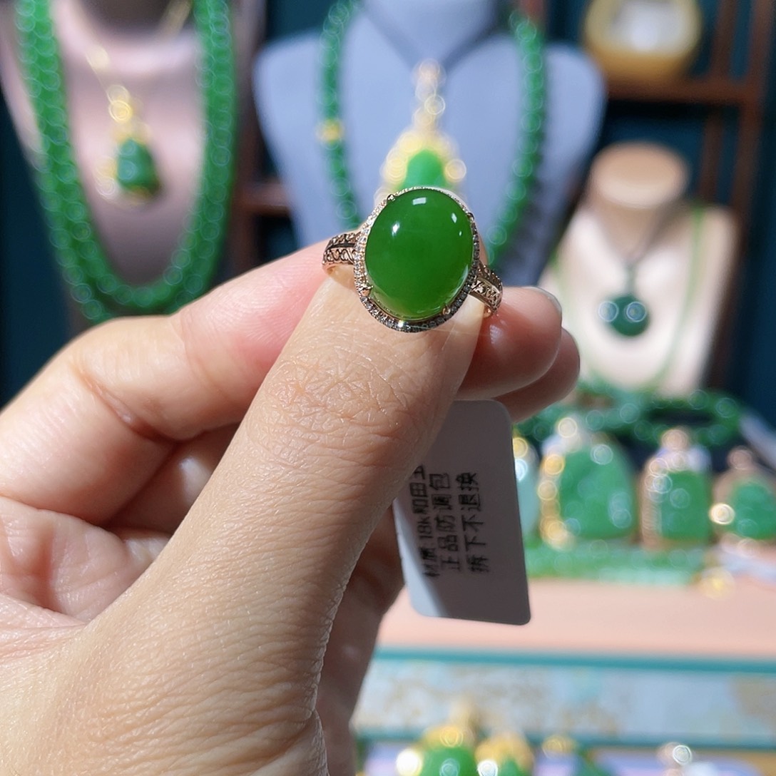 和田玉（碧玉）戒指18K金镶嵌