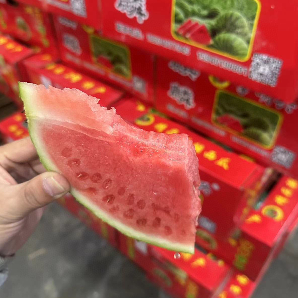 麒麟西瓜，甜脆，西瓜，一个5.8-6斤新鲜西瓜同城配吉林省