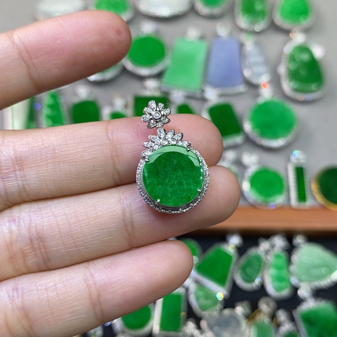 翡翠吊坠(不含链)18K金镶嵌