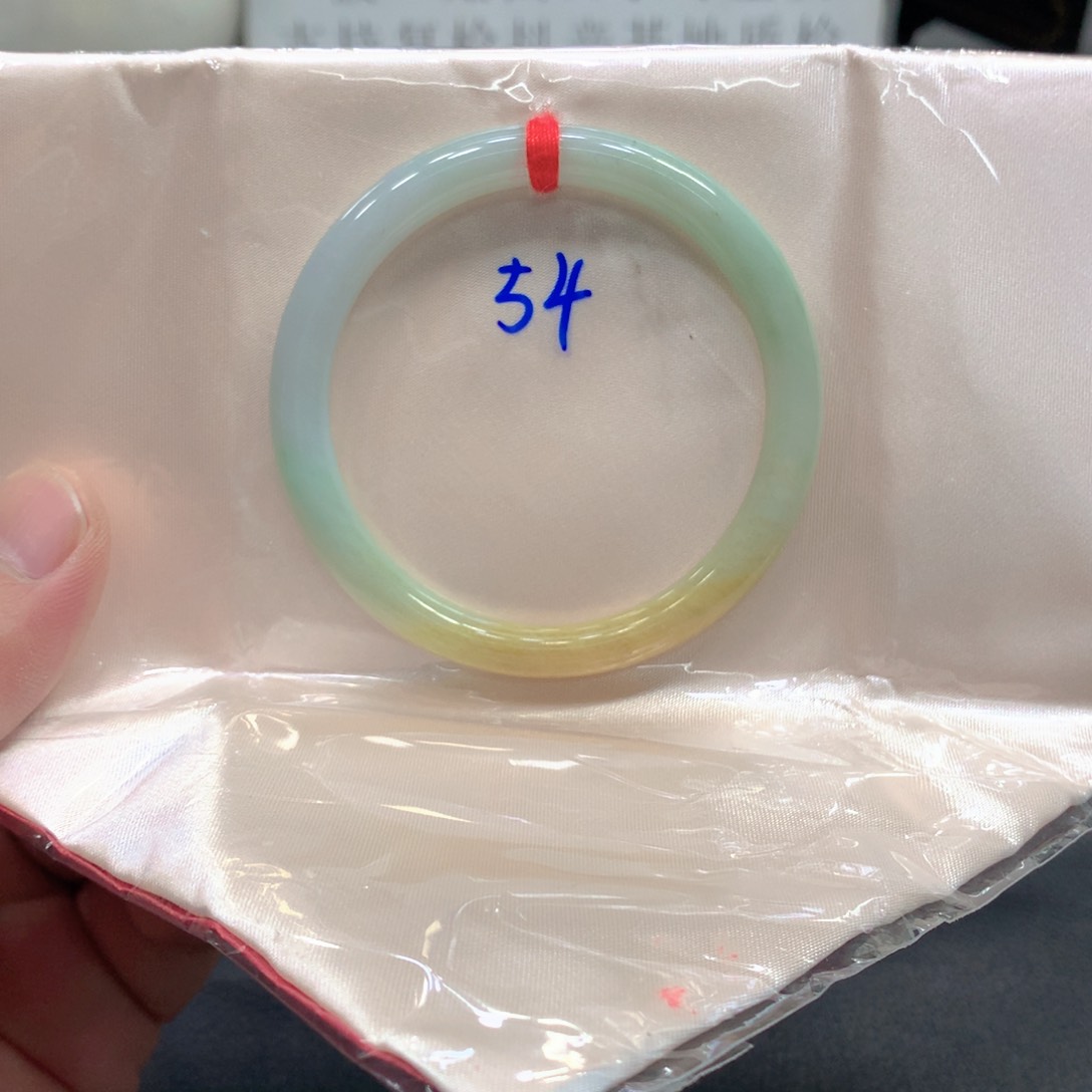 翡翠手镯未镶嵌翡翠手镯