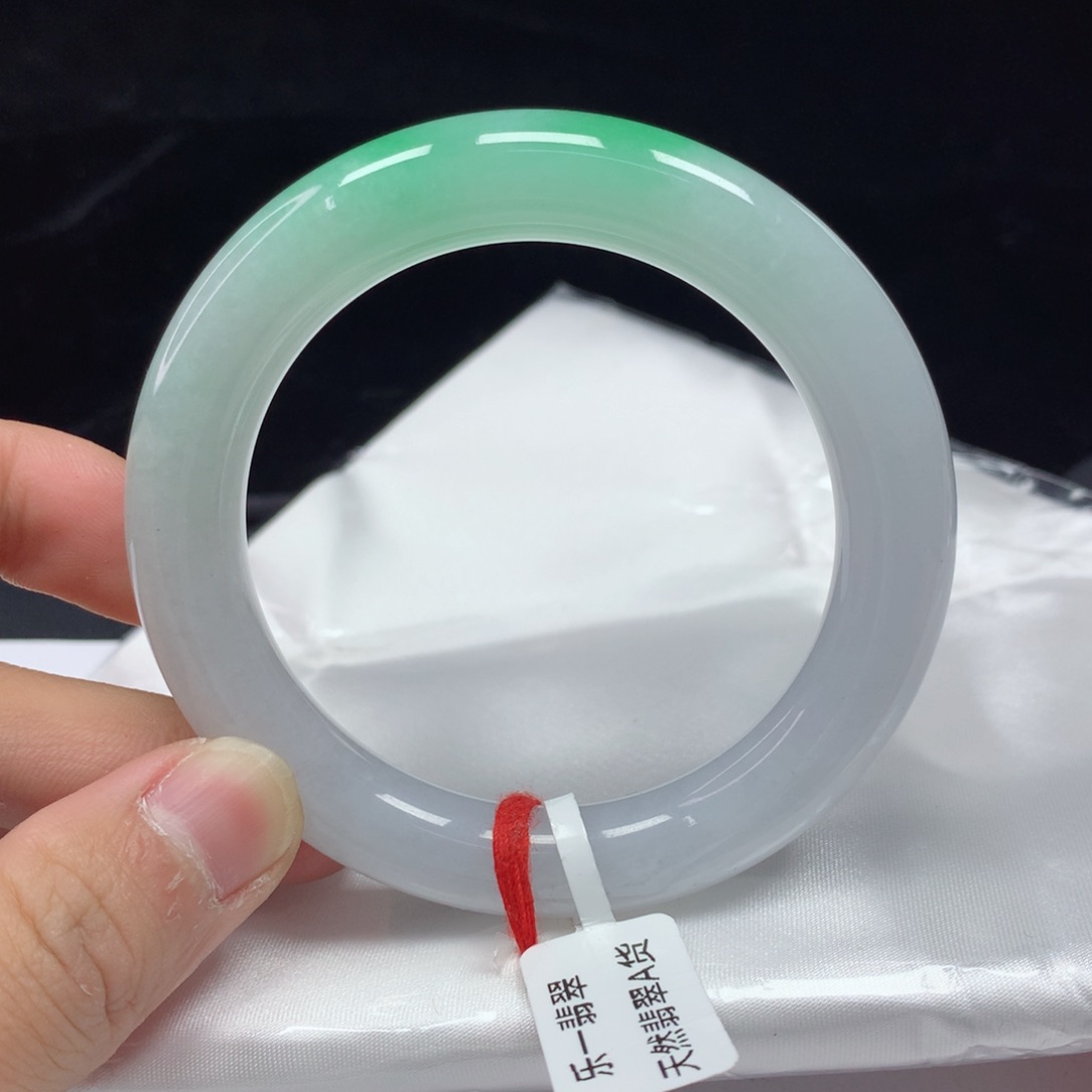 翡翠手镯（圆镯）未镶嵌54.7