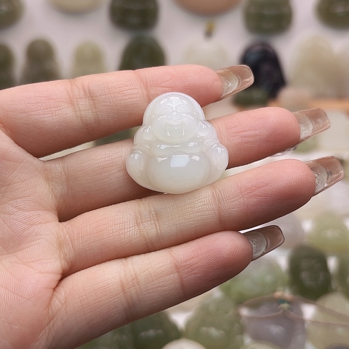 和田玉颈饰未镶嵌小**?