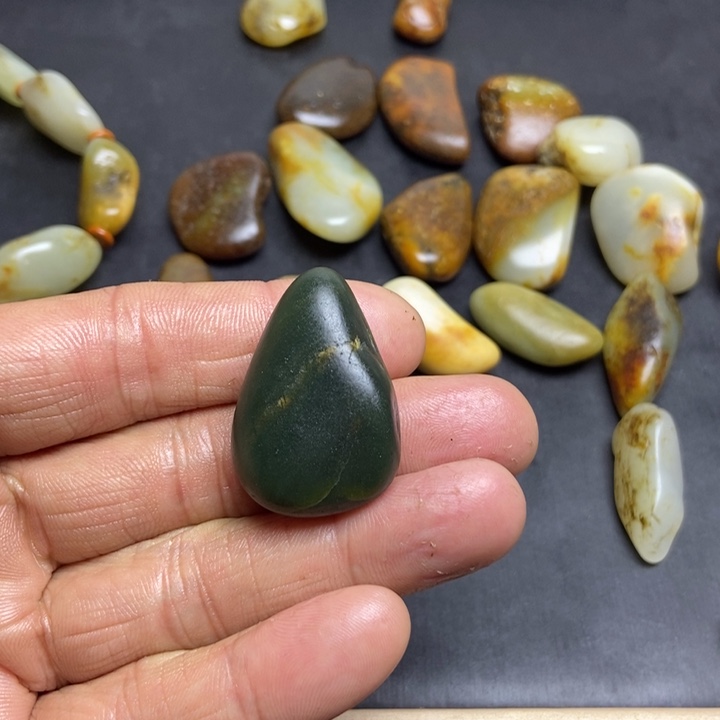 名***剑和田玉（糖玉）未镶嵌珠宝奇石