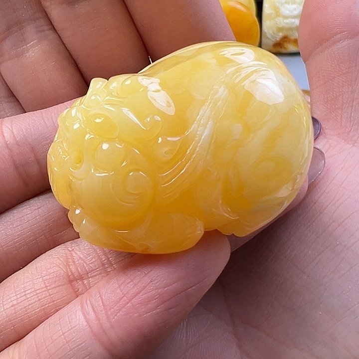 蜜蜡未镶嵌珠宝奇石