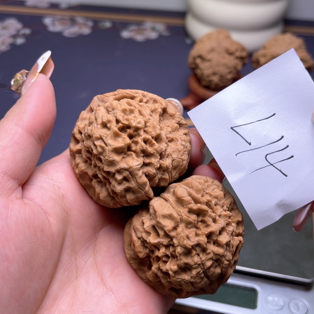 文玩核桃把件龙鼎48